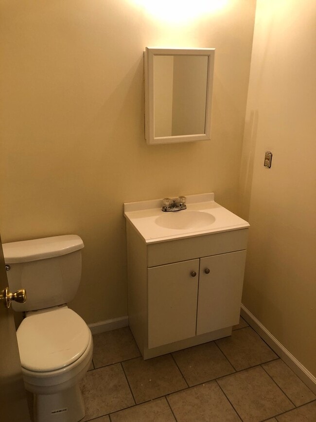 Building Photo - Charming 3- bedroom, 1 Bathroom Home In El...