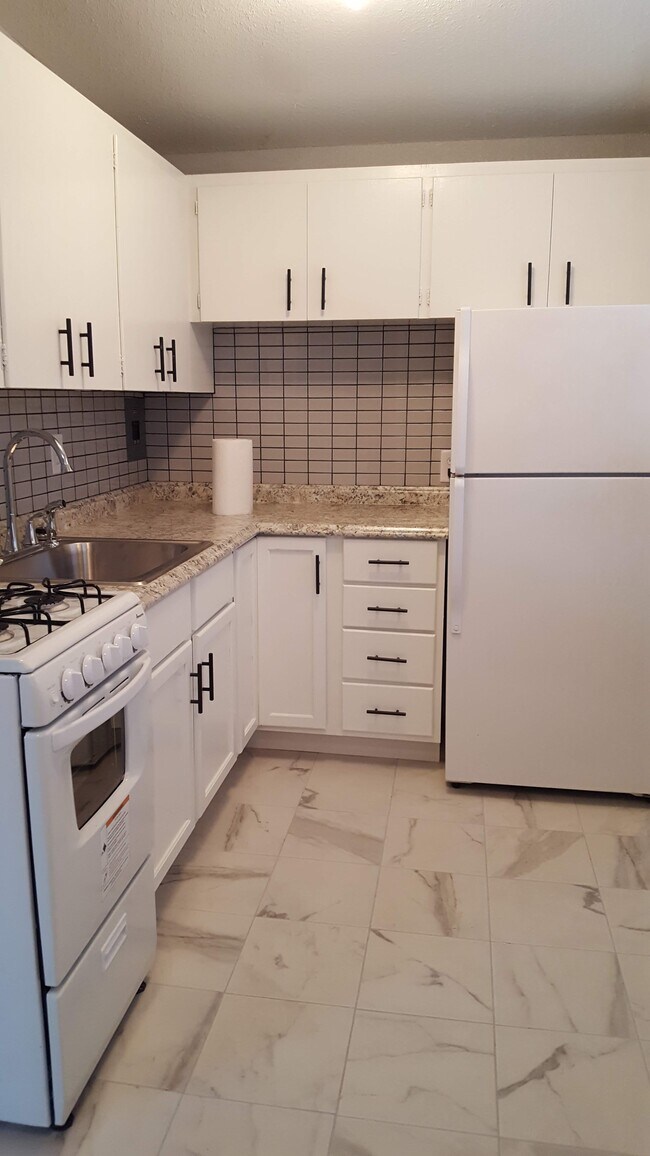 Kitchen - 2316 Kraig Rd