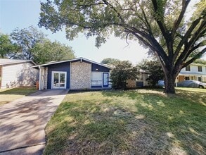 Building Photo - 2802 Loyola Ln