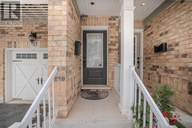 Building Photo - 37 Durksen Dr