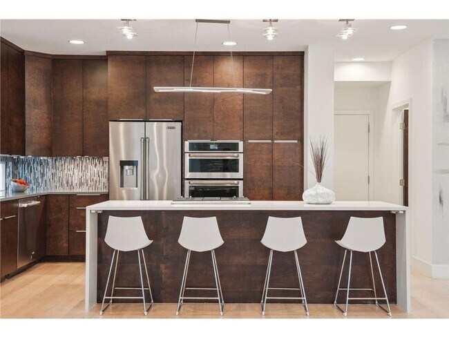 Building Photo - Luxury Home in Golden Valley Furnished or ...
