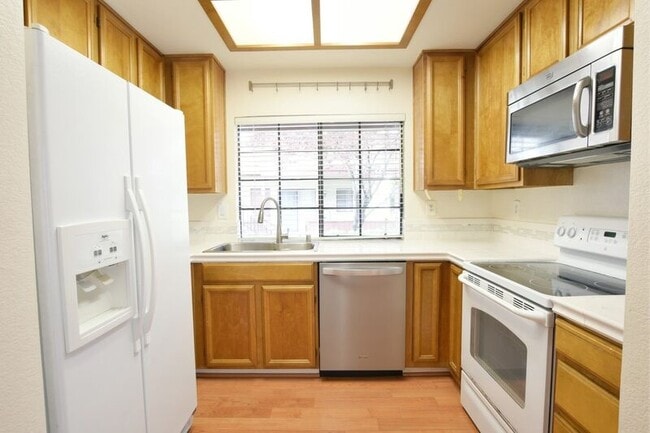 Building Photo - 443 Costa Mesa Terrace