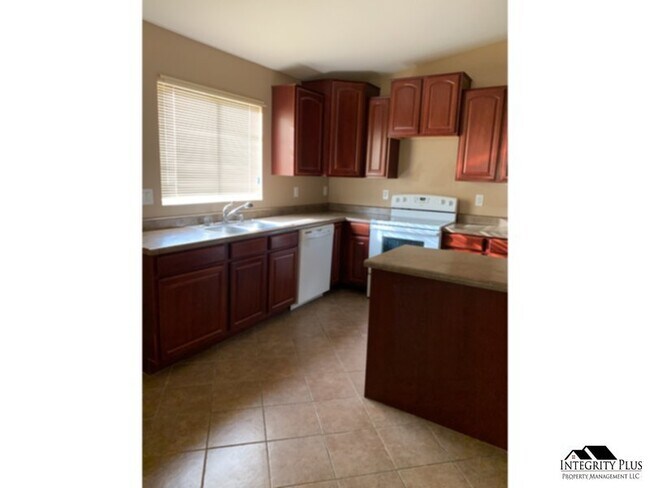 Building Photo - 1222 W Descanso Canyon Dr