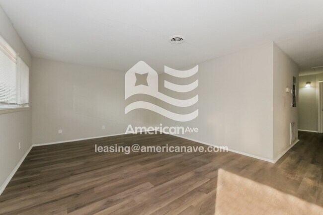 Foto del edificio - 256 Melvin Ave