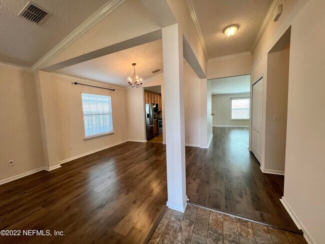 Building Photo - 2727 Woodsdale Dr