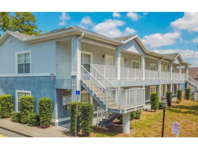 Building Photo - 7848 Pinehurst Dr