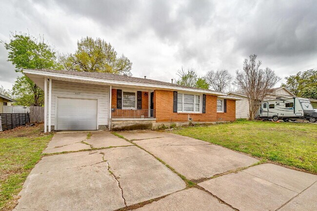 Foto del edificio - Darling 3-Bedroom Home in South Hills Neighborhood!