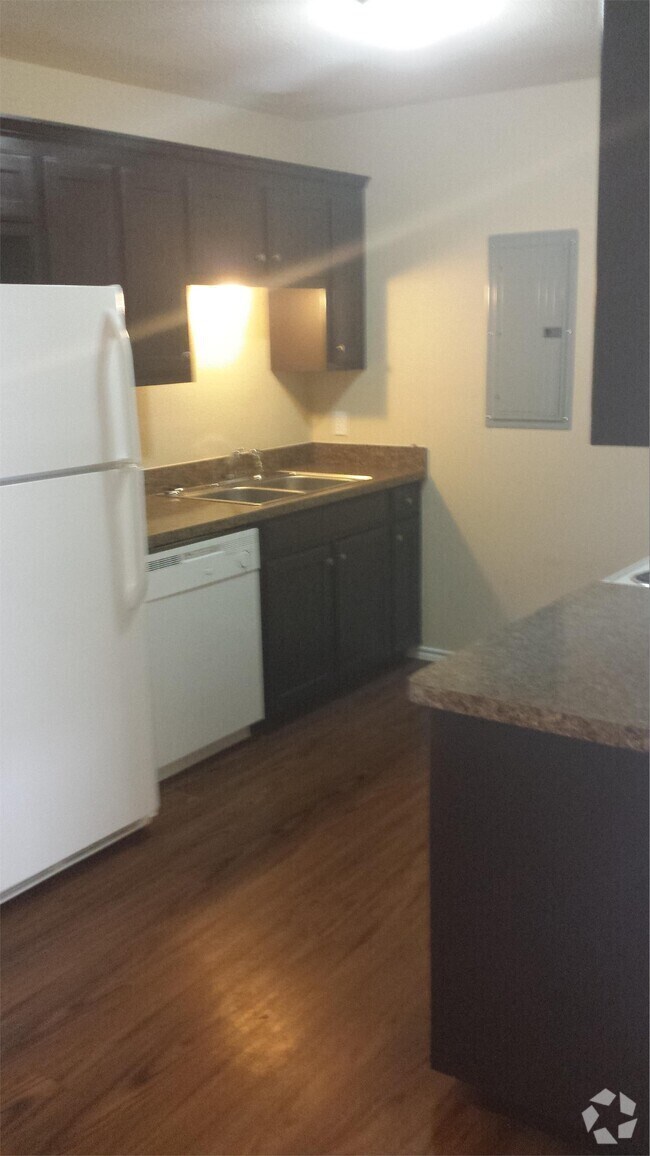 Building Photo - 306 N Cleburne Whitney Rd