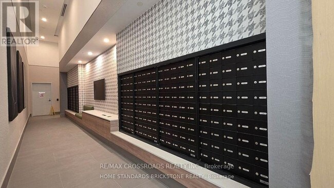 Building Photo - 1007 The Queensway