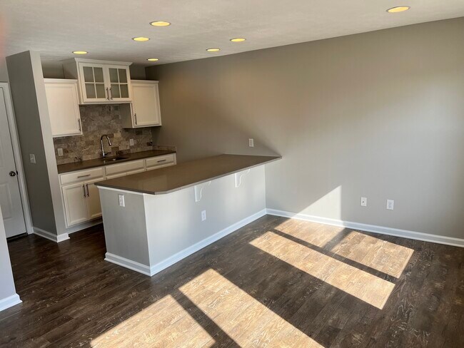 Building Photo - 13056 Grand Vue Dr