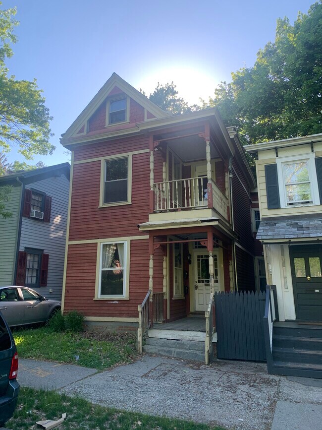 Building Photo - 94 Academy St
