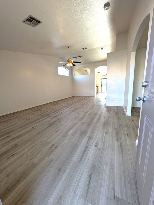 Building Photo - 2018 S Rennick Dr