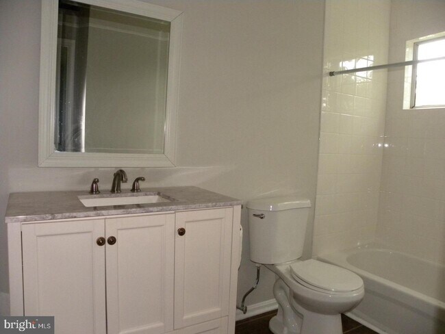 Building Photo - 1117 Baybury Ct