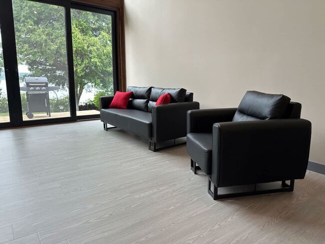 Photo du bâtiment - 16 Englewood Ln