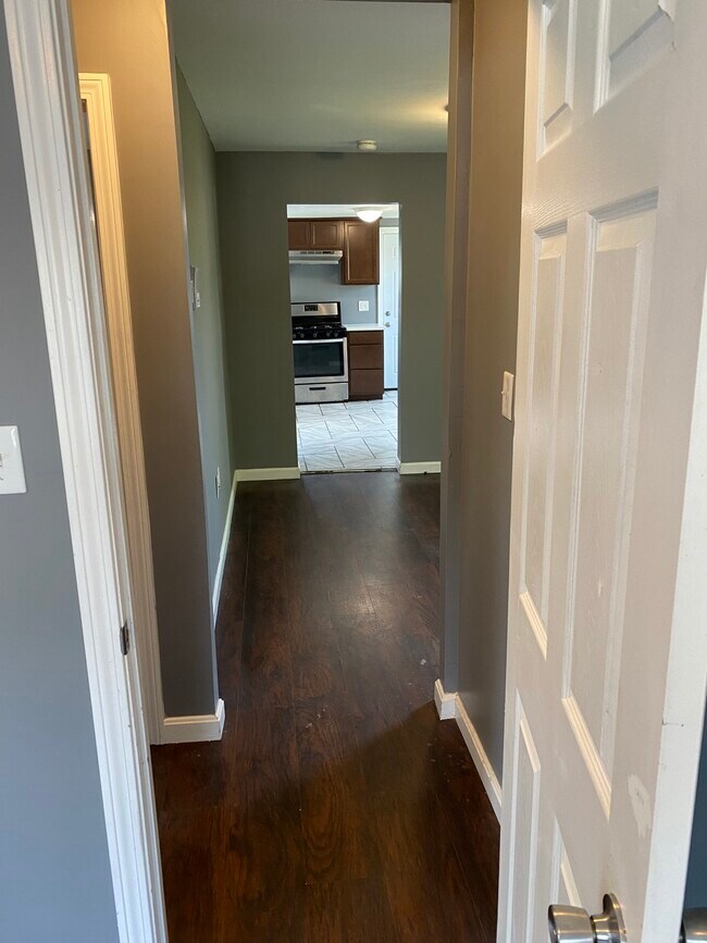 Building Photo - 47 Allen Street, Unit 3