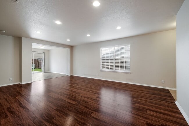 Foto del edificio - Well-Maintained Home with Open Layout & Great Location