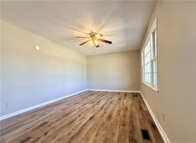 Building Photo - 832 Fresno Dr