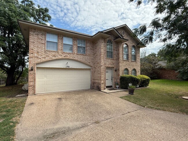 Foto del edificio - 1701 Tanglewood Dr
