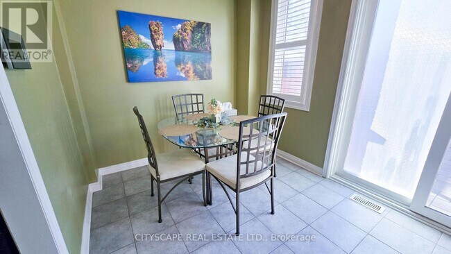 Building Photo - 121 Ashdale Rd