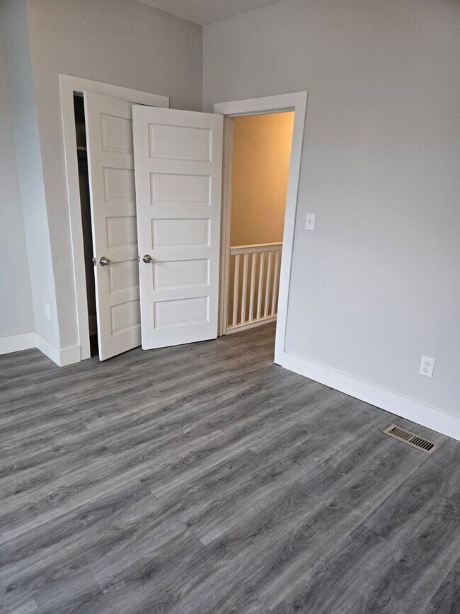 Building Photo - Brand New Modern 3 Bedroom Home w/ Stainle...