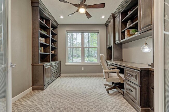 Building Photo - 47 Firethorn Pl