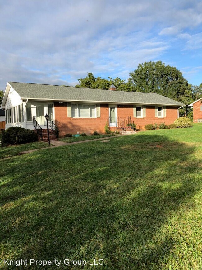 Building Photo - 3 br, 2 bath House - 215 Belnette Drive