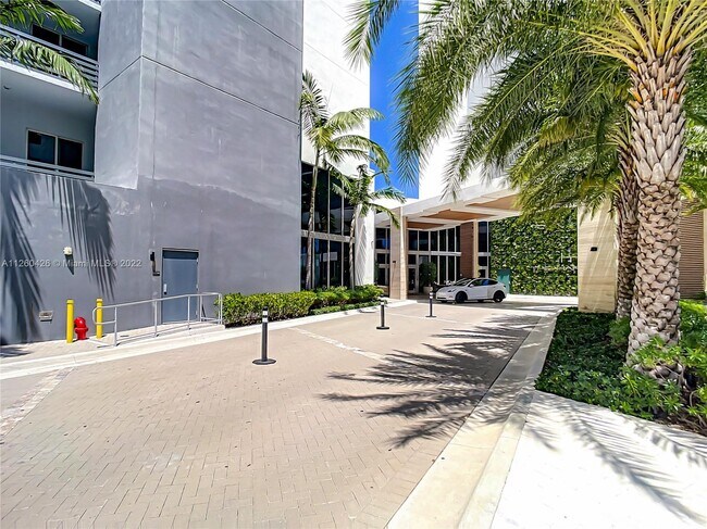 Building Photo - 16385 Biscayne Blvd