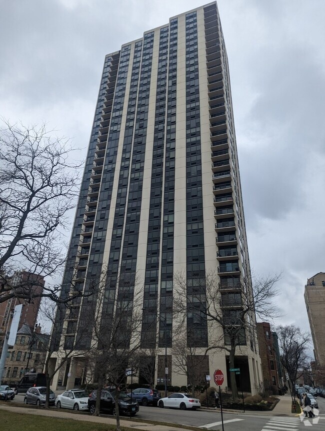 Building Photo - 2500 N Lakeview Ave