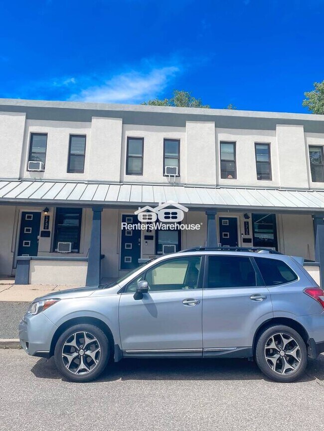 Building Photo - Updated Townhome with Yard in RiNO