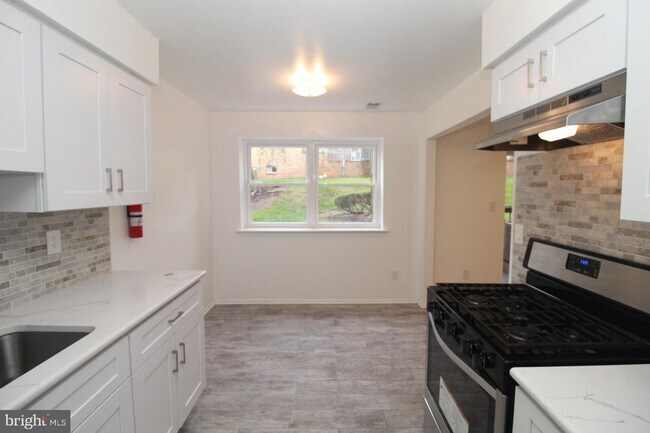 Building Photo - 615 Sharon Garden Ct
