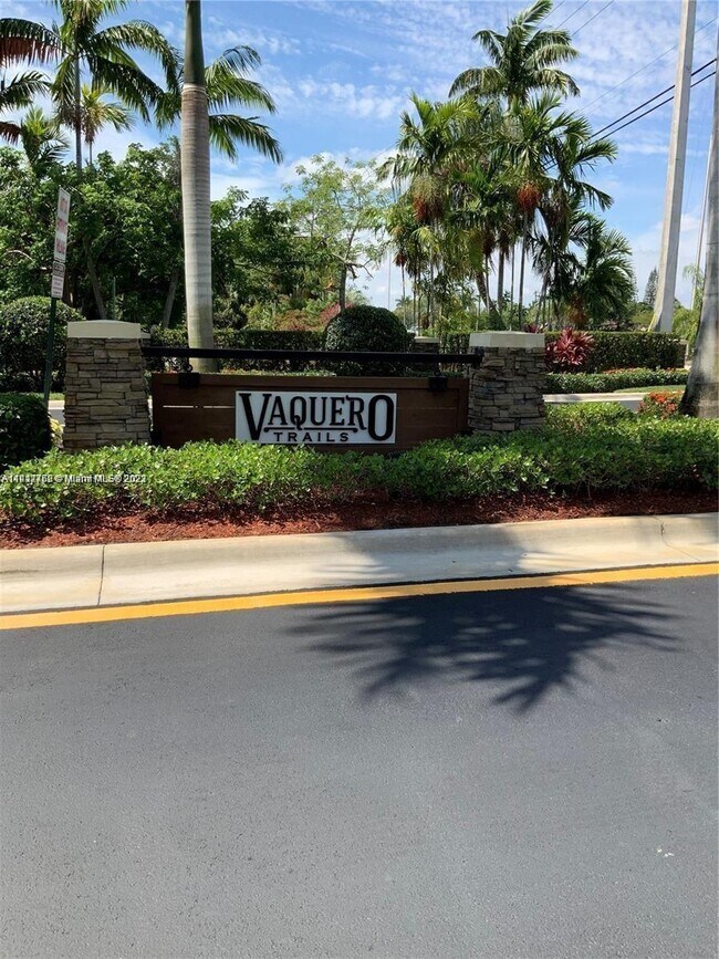 Foto del edificio - 12150 Village Pl