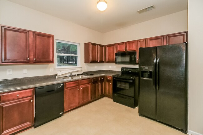 Foto del edificio - Apply Now for this 4 Bedroom  & Get One Mo...