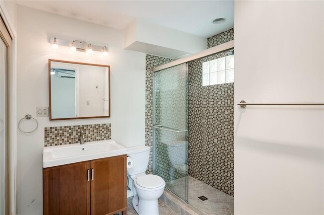 Building Photo - 1511 Shoal Creek Blvd