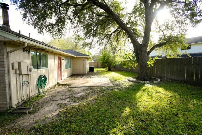 Building Photo - 7126 Aragon Dr