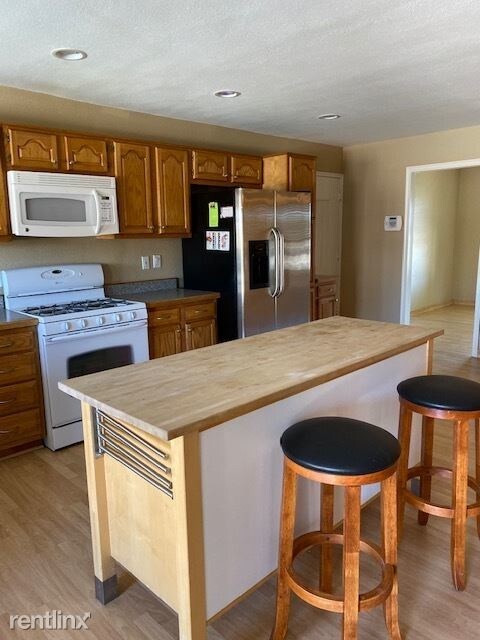 Building Photo - 4 br, 2.5 bath House - 4705 S Los Feliz Dr
