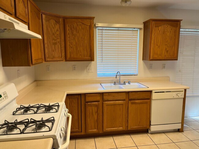 Building Photo - Jess Ranch 55+ community home available now!