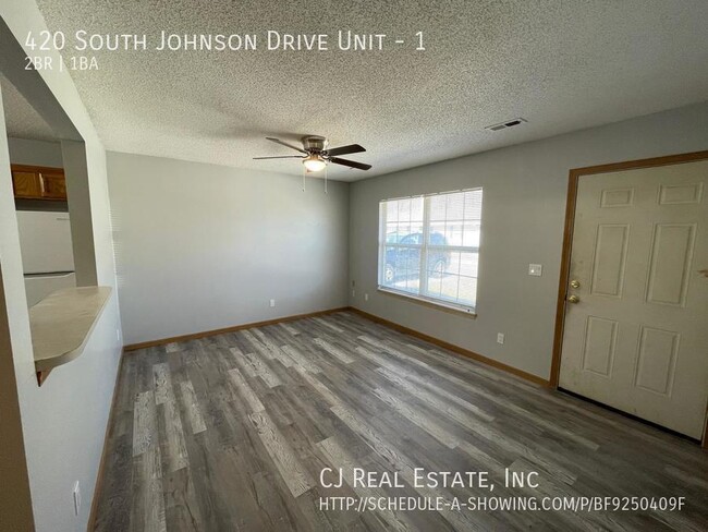 Foto del edificio - 420 S Johnson Dr
