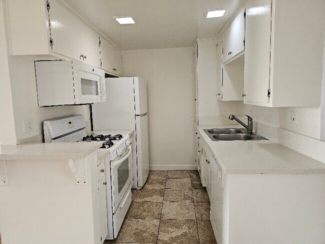 Foto del edificio - 20810 Amie Ave