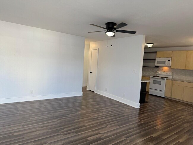 Building Photo - 2 Bedroom 1 Bath