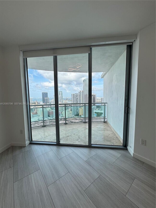 Foto del edificio - 350 S Miami Ave