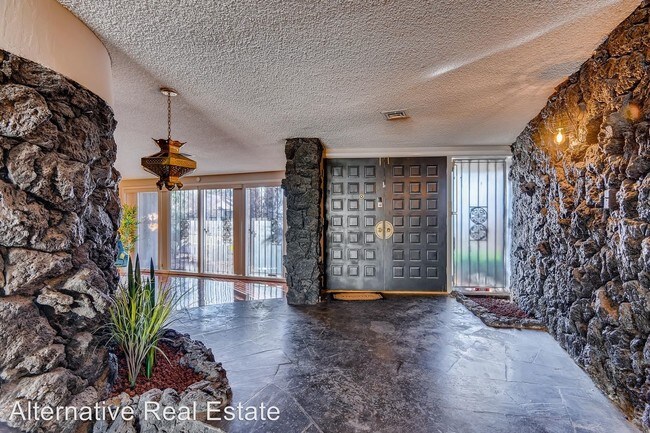 Foto del edificio - 4 br, 3.5 bath House - 1901 Beverly Way