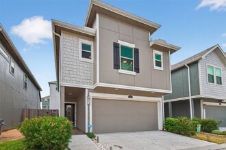 Building Photo - 11911 Briarwood Hill Way