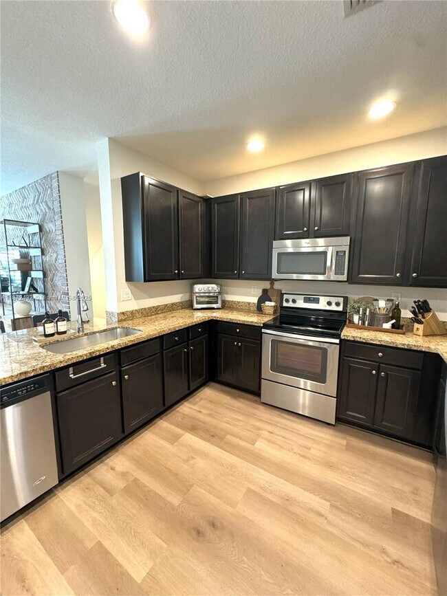 Building Photo - 1020 SW 147th Ave