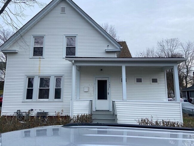 Building Photo - 147 Seaver St