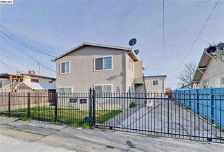 Building Photo - 1132 69th Ave