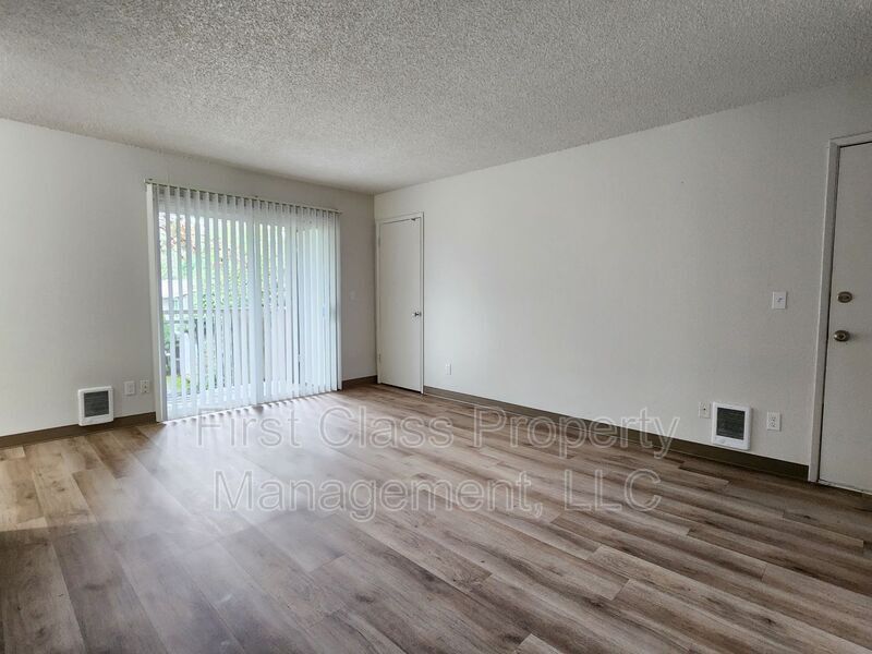Foto principal - 5704 SW Beaverton Hillsdale Hwy