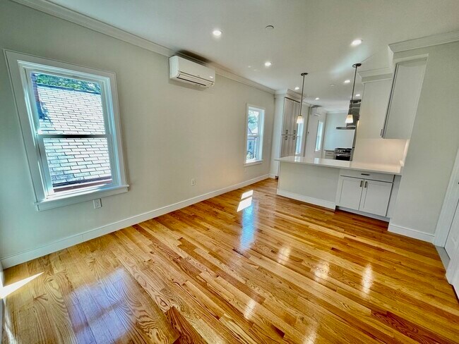 Building Photo - 40 Thorndike St