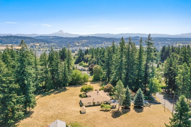 Building Photo - Beautiful 4 Bed, 2 Bath Rental Home in Happy Valley – 6.73 Acre lot!