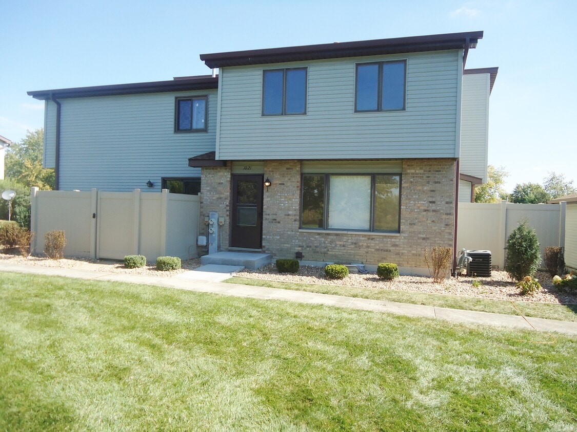 1021 Southgate Rd, New Lenox, IL 60451 Condo for Rent in New Lenox