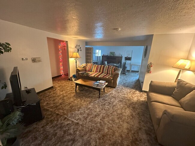 Foto del edificio - Shared Apartment For Rent